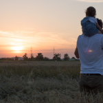Hebron Costa Cruz de Oliveira destaca a paternidade ativa como um ato de amor e compromisso com o desenvolvimento emocional dos filhos.