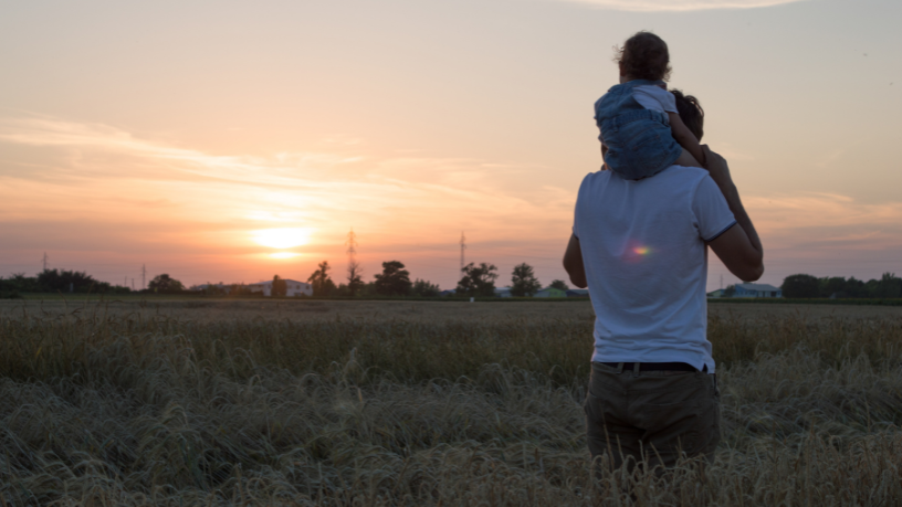 Hebron Costa Cruz de Oliveira destaca a paternidade ativa como um ato de amor e compromisso com o desenvolvimento emocional dos filhos.