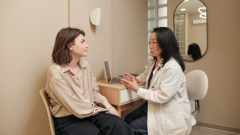 Vinicius Tadeu Sattin Rodrigues analisa por que o rastreamento mamográfico falha no Brasil e quais fatores comprometem a prevenção.