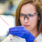 UEM abre seleção para bolsa de pós-doutorado e reforça protagonismo do Paraná Faz Ciência