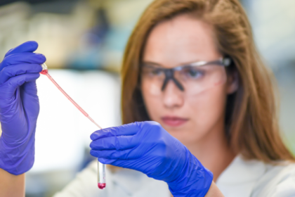 UEM abre seleção para bolsa de pós-doutorado e reforça protagonismo do Paraná Faz Ciência